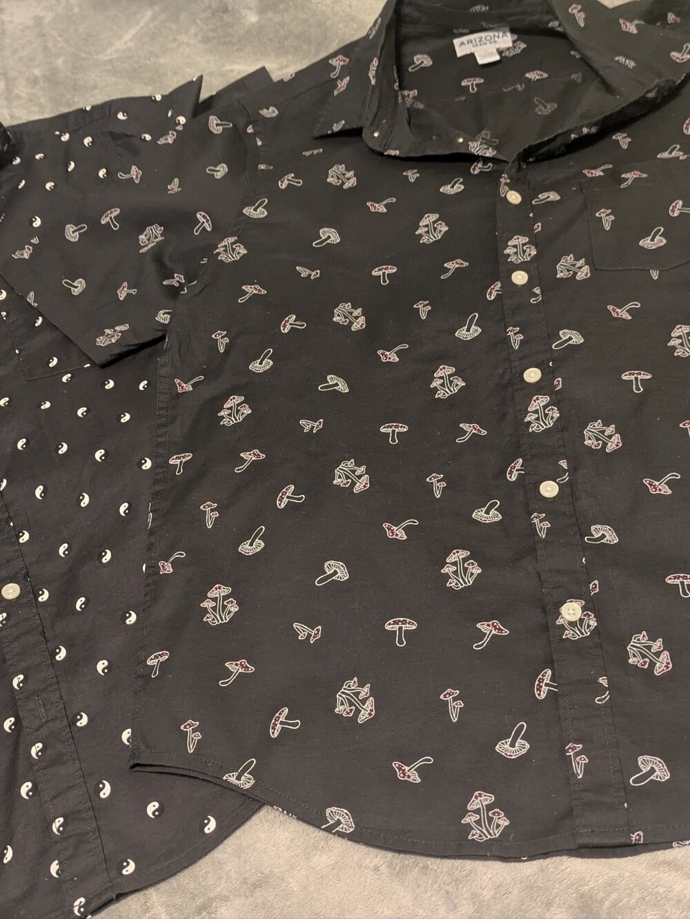 Arizona Jean Co Men’s Medium Shirt Lot of 2 NWT Yin Yang Mushroom Button Down